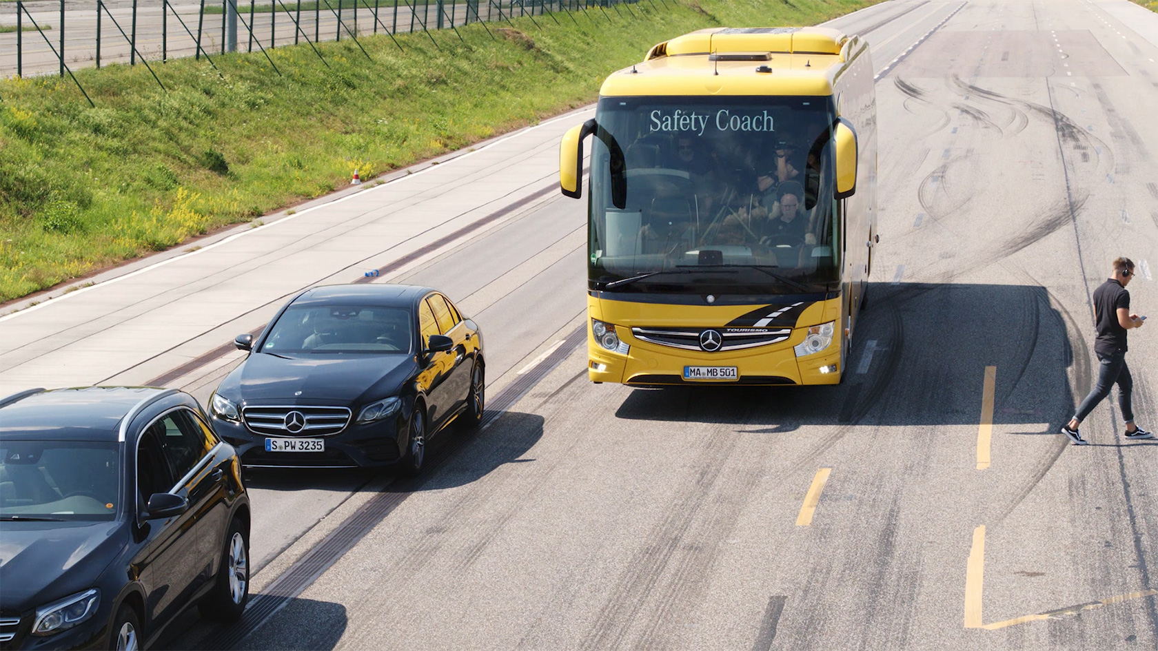 Автобусы 2022 года. Mercedes Benz Tourismo Safety coach. Mercedes Safety coach 2020. Mercedes Bus 2022. Автобус Mercedes Benz Tourismo Safety coach.